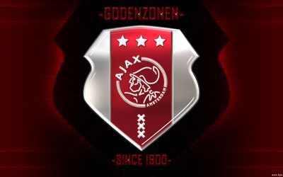 欧皇体育热评-C罗与队友庆祝感人至深